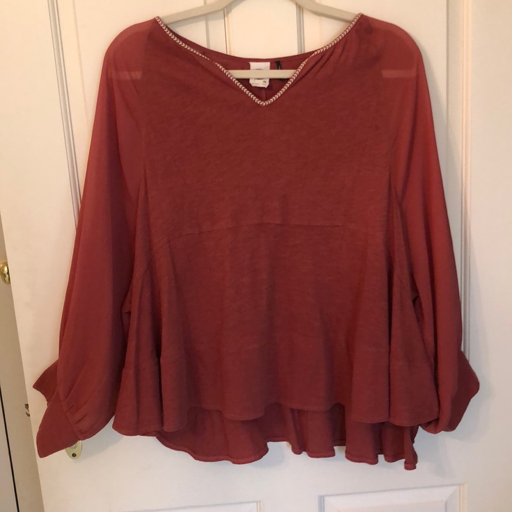 Akemi + Kin Top